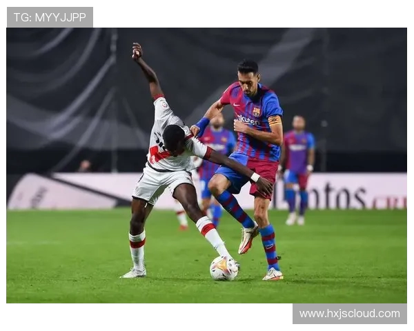 西甲发布冬季新款比赛用球 荧光黄配色与赛车纹理完美融合